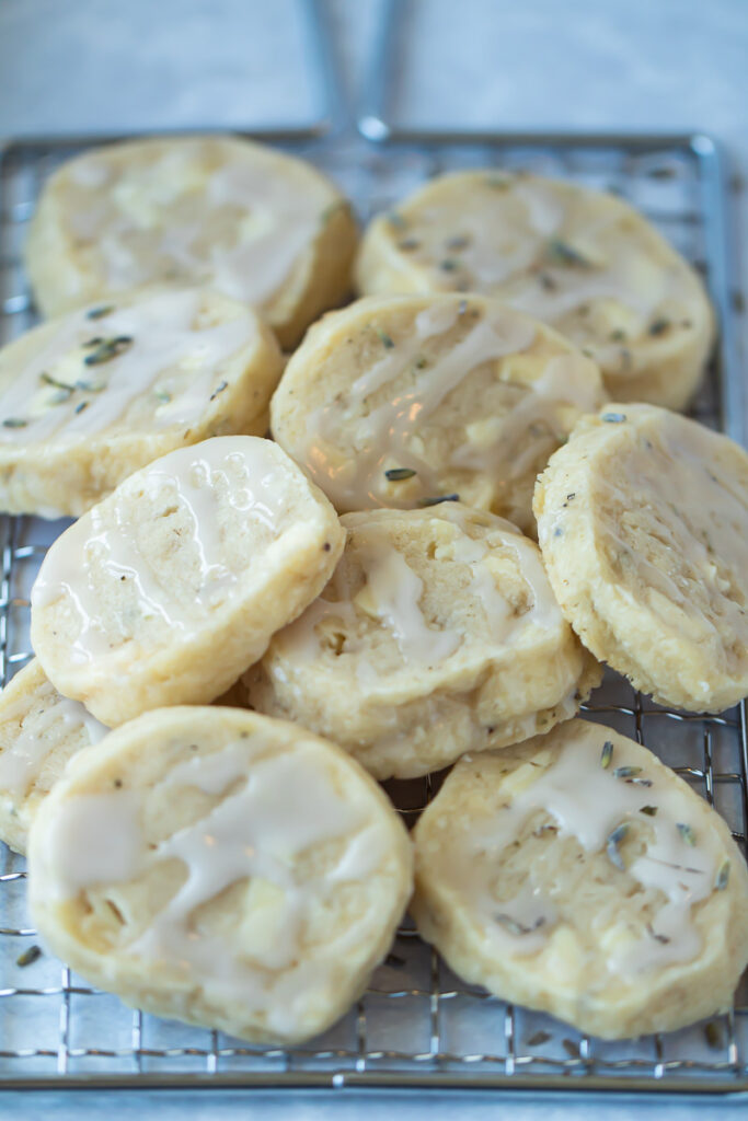 close up of cookies on cooling rack