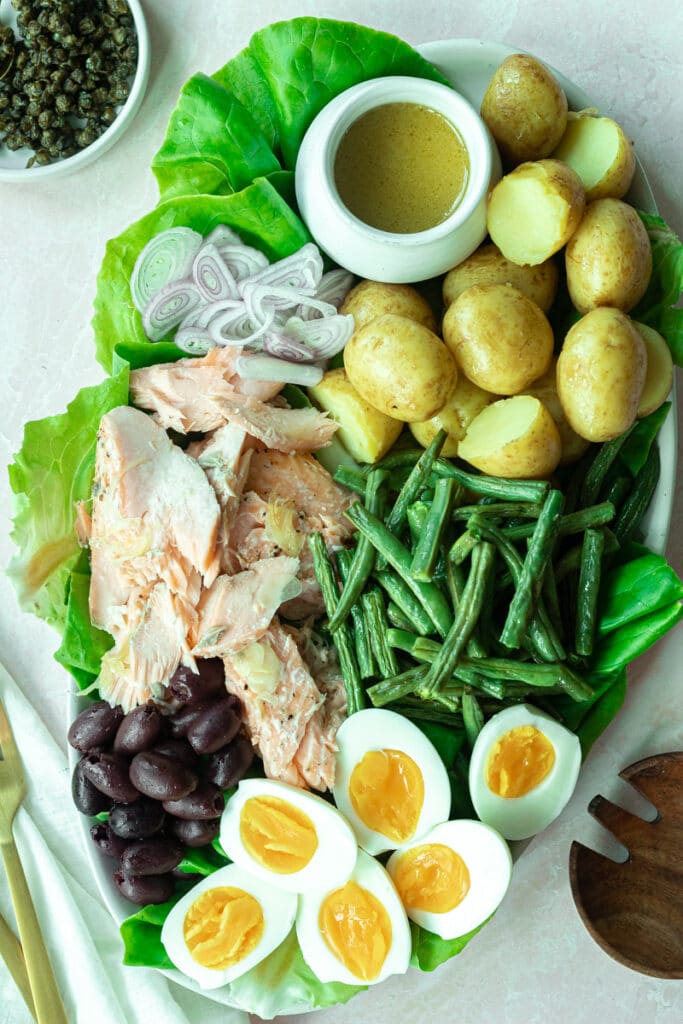 final platter of niçoise salad with salmon