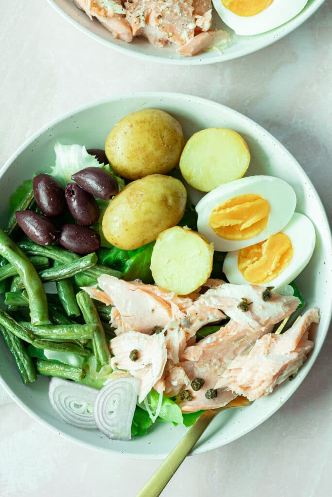 salmon niçoise salad in bowl