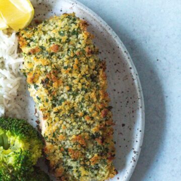 cropped-crispy-baked-herb-crusted-salmon-on-plate.jpg